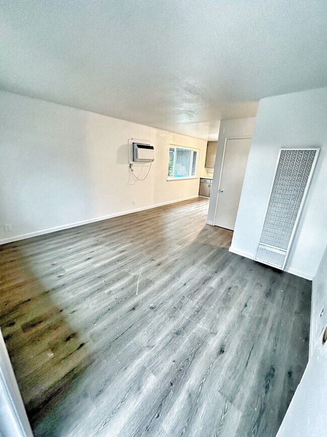 Building Photo - 2229 Peppermint Dr