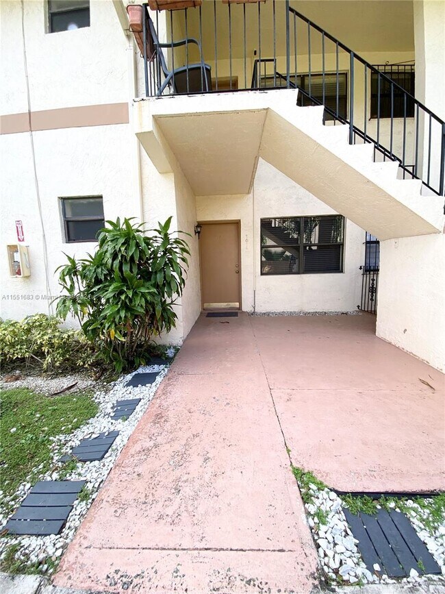 Foto del edificio - 6490 SW 130th Ave
