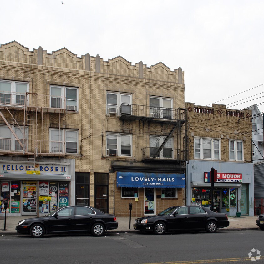 Primary Photo - 1097 Avenue C
