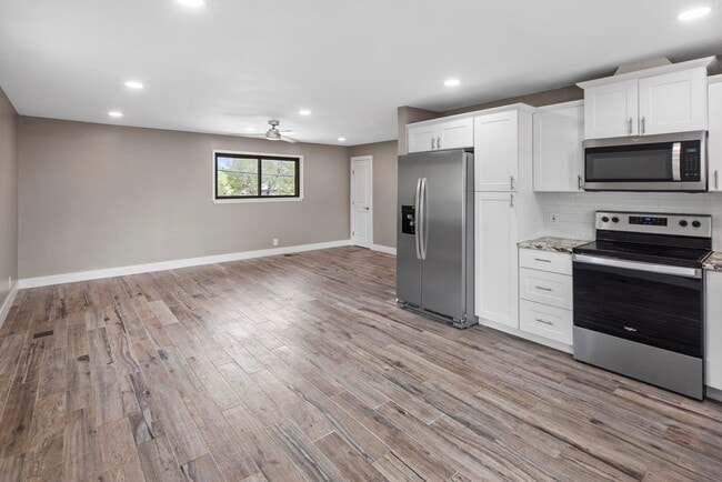 Building Photo - 902-902 Sherwood Forest Dr