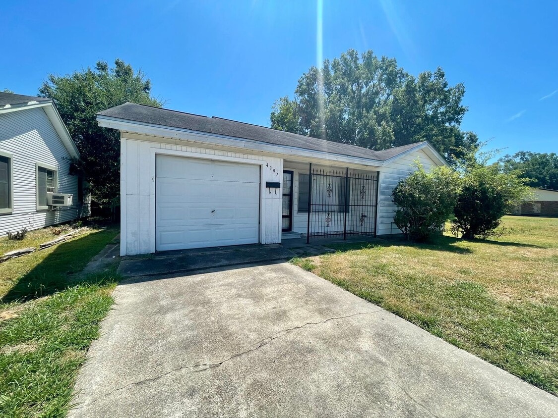 Primary Photo - 4395 Winston Dr