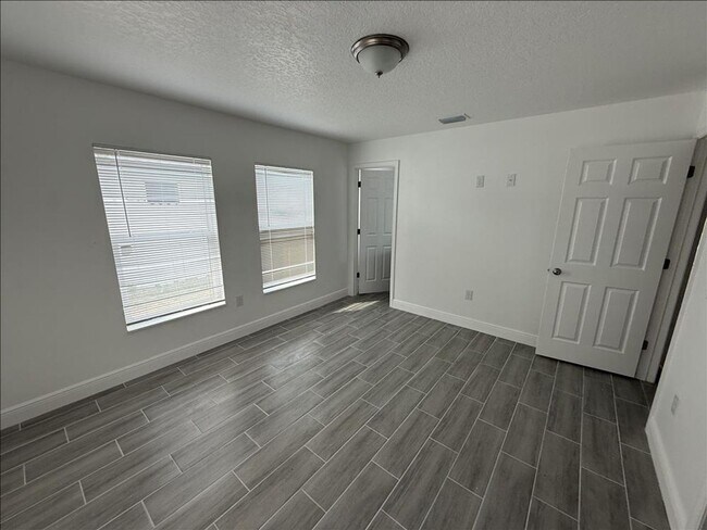 Foto del edificio - New Home For Rent