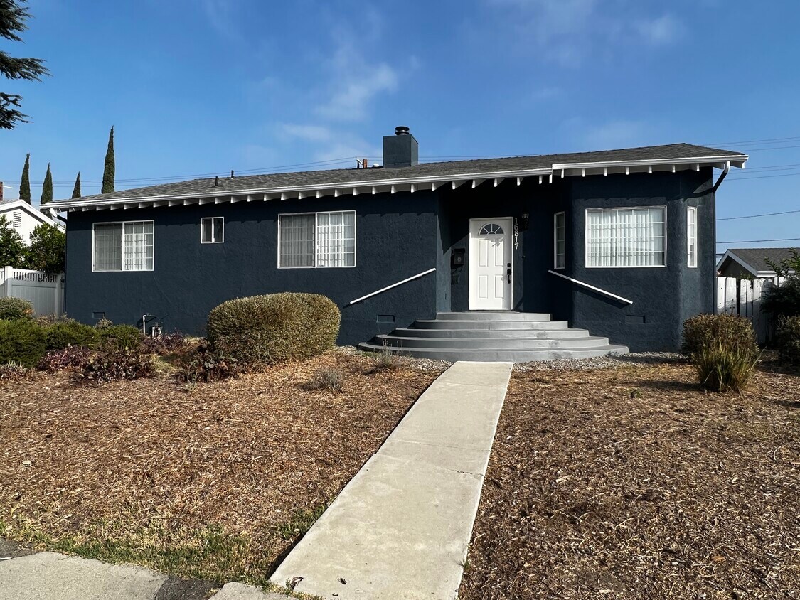 16817 Chatsworth St, Los Angeles, CA 91344 House Rental in Los