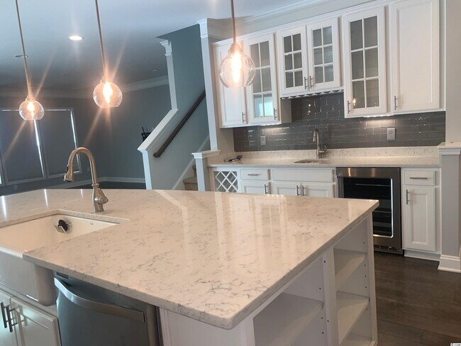 Foto del edificio - 2445 Craven Dr