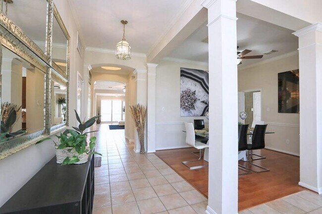 Building Photo - 12318 Shadow Island Dr