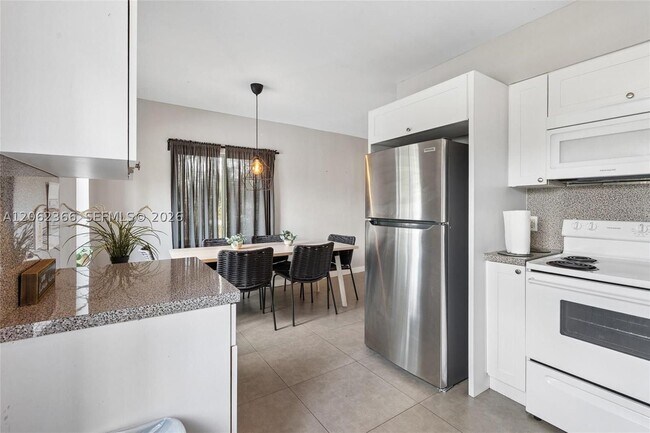 Foto del edificio - 437 NE 69th St
