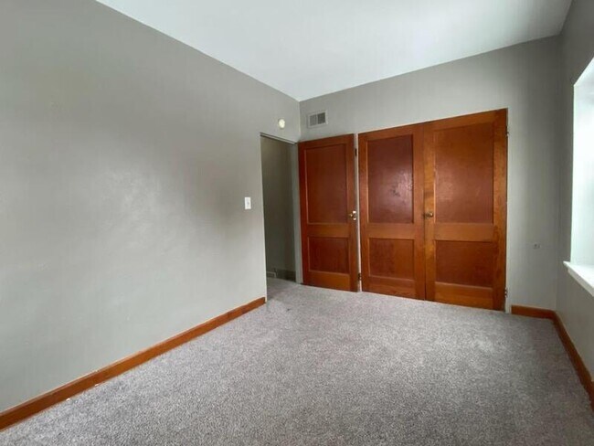 Building Photo - 808 State St