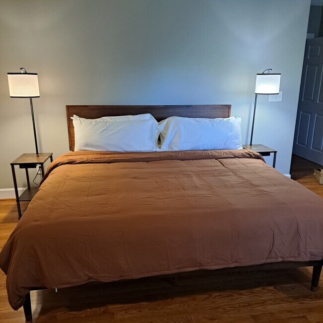 Foto del edificio - FURNISHED 6500 SQ FT MANSION (SHORT TERM / INSURANCE)