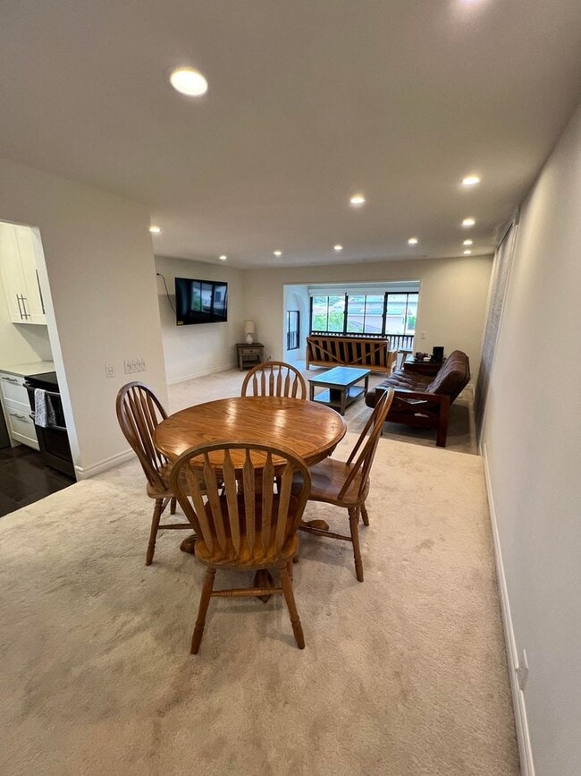 Building Photo - 2530 Clairemont Dr