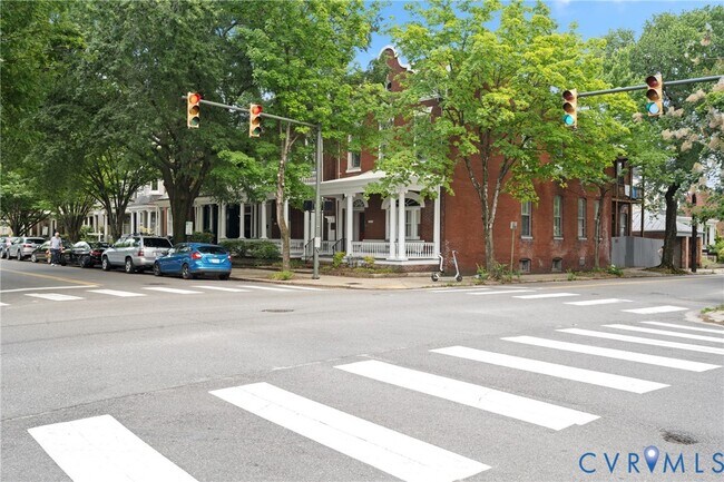 Foto del edificio - 1527 Grove Ave