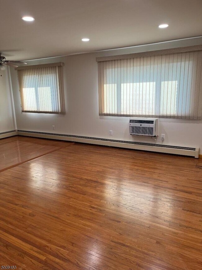 Foto del edificio - 890 Allwood Rd