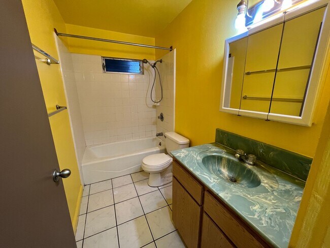 Building Photo - For Rent - [Coconut Grove] 234 Oneawa St.