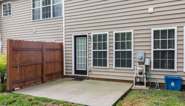 Building Photo - Gorgeous Townhome Near Short Pump!