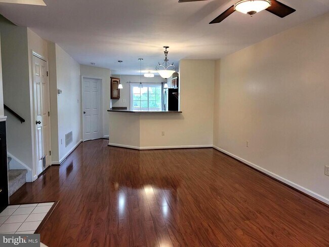 Foto del edificio - 128 Hickory Ln