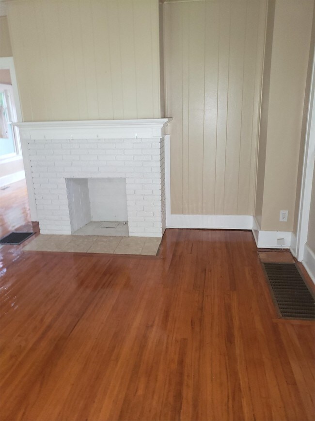 Foto del edificio - 2327 Eastbrook Dr