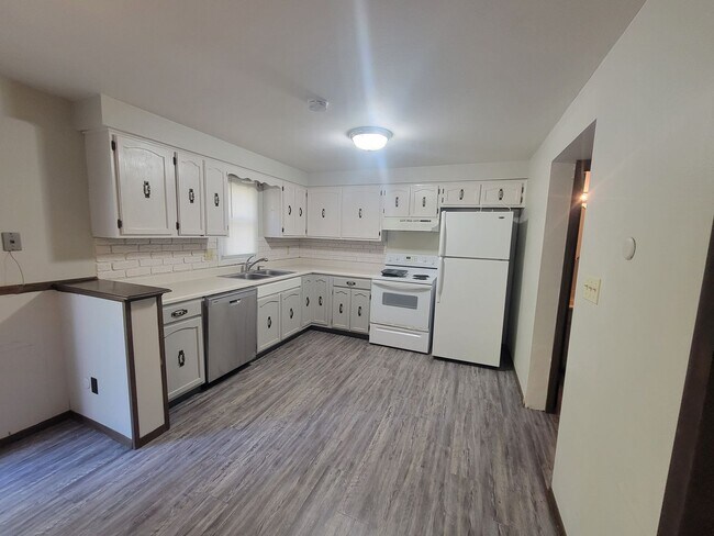 Foto del edificio - COMING SOON! 2 Bed, 1.5 Bath Duplex!