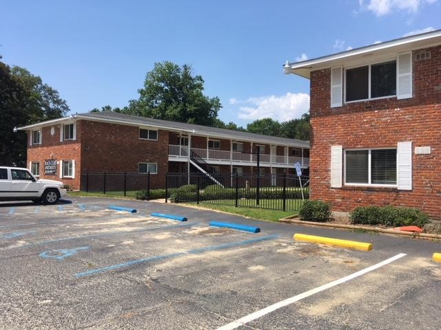 Primary Photo - Beach Club Apartments