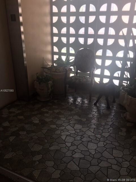 Building Photo - 232 NE 12th Ave