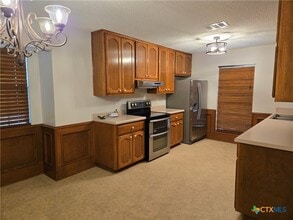 Building Photo - 772 Country Club Dr