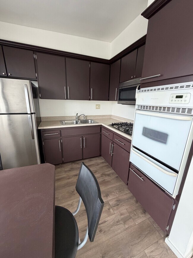 Foto del edificio - 830 S Barrington Ave