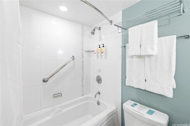 Building Photo - New Ala Moana w Amazing Views 2832