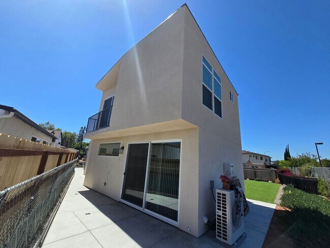 Foto del edificio - 4 Bed/ 2 Bath. Newly Built in 2023!