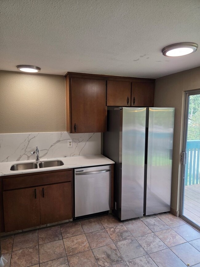 Building Photo - Spacious Covington Home with all New Appliances, Fresh Paint and Large Fenced Yard!