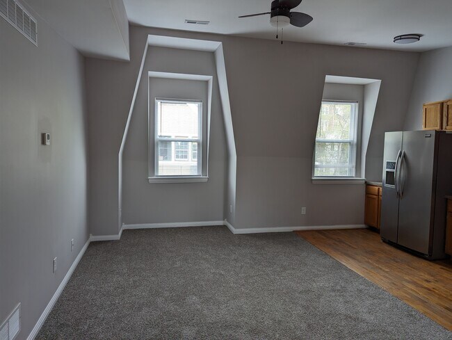 Building Photo - 2523 Halstead St