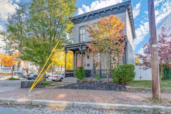 Foto del edificio - Absolutely Stunning 3 Bed 2.5 Bath Home in...