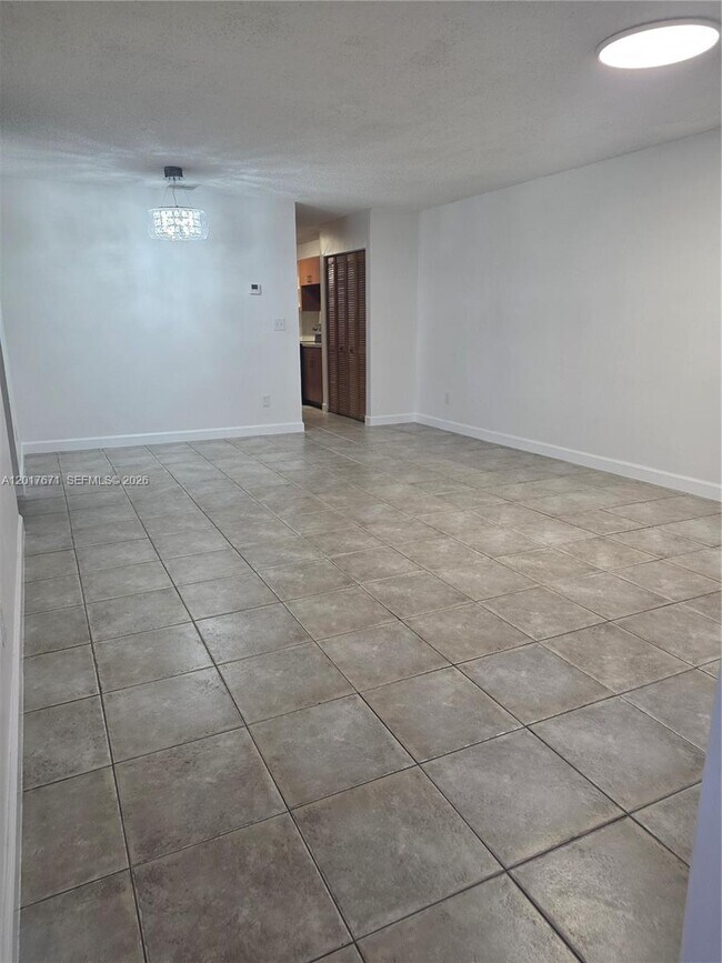 Foto del edificio - 4467 NW 185th St