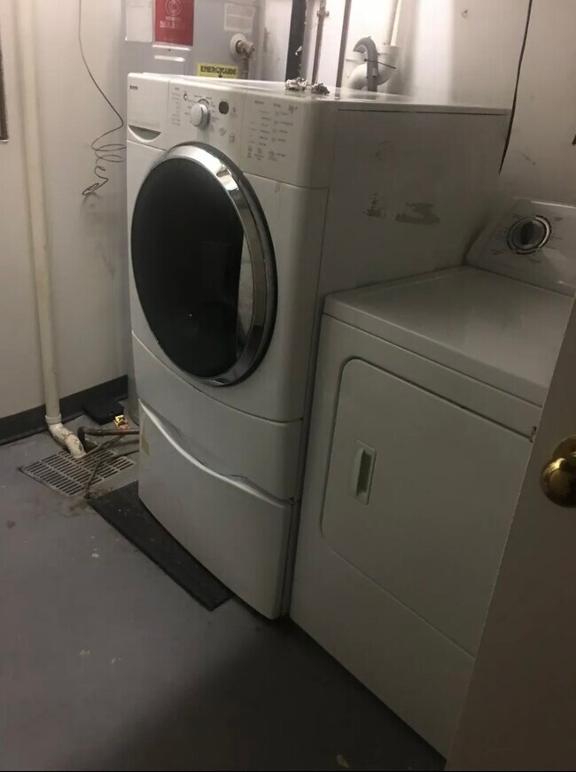 Foto del edificio - 914 Stubblefield Ln