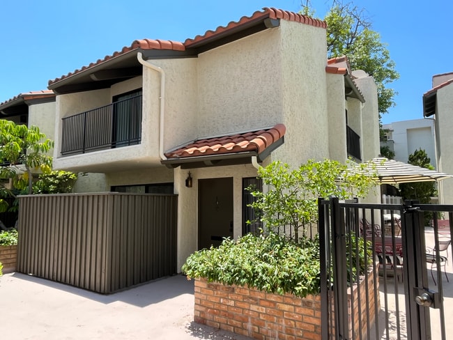 Front entrance - 999 San Pasqual St Townhome