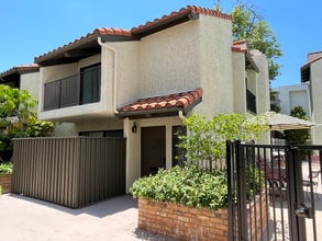 Building Photo - 999 San Pasqual St