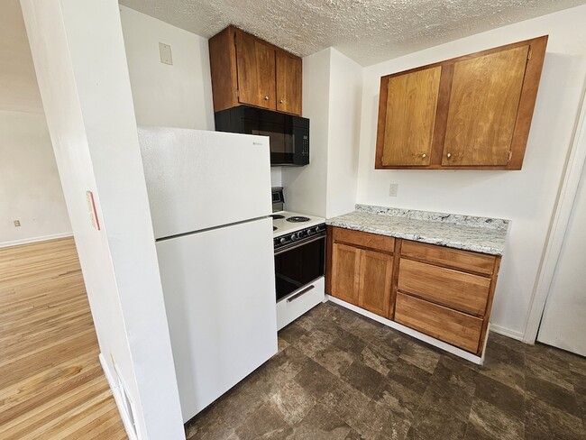 Building Photo - 115 Sanders Dr