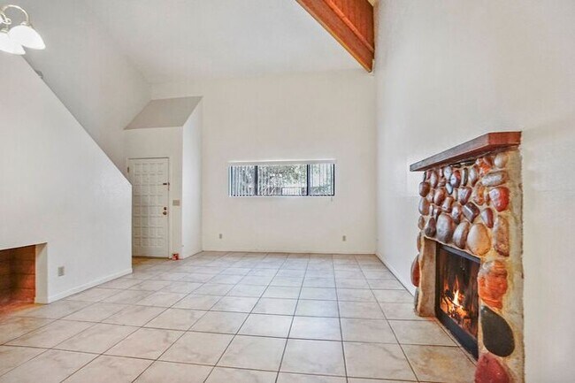Foto del edificio - Townhouse- 2 Bdrm/ 1.5 Bath