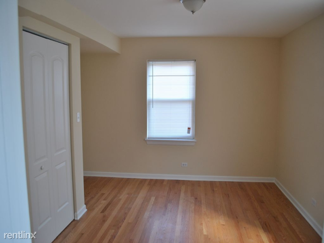 Building Photo - 2121 W Berwyn Ave