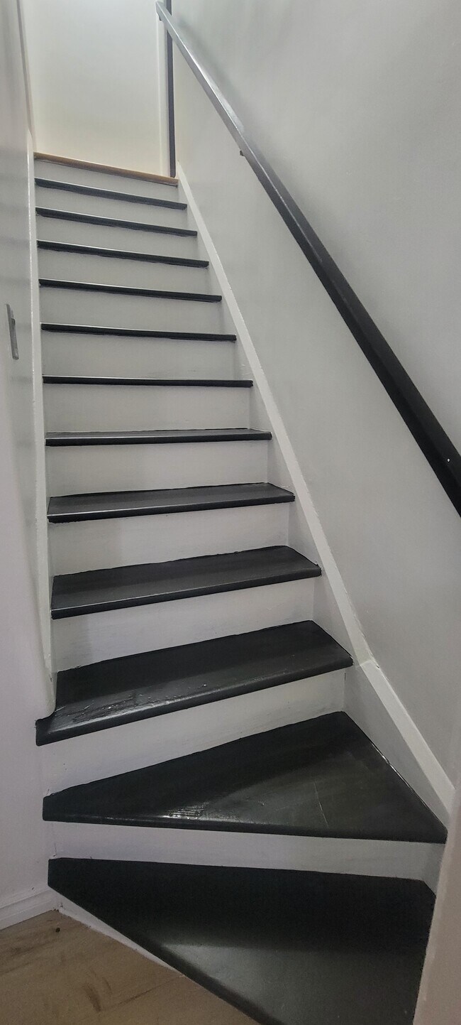 Building Photo - 498 Ottawa St S