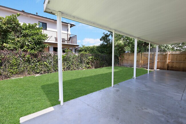 Building Photo - 532 SW 79th Ave