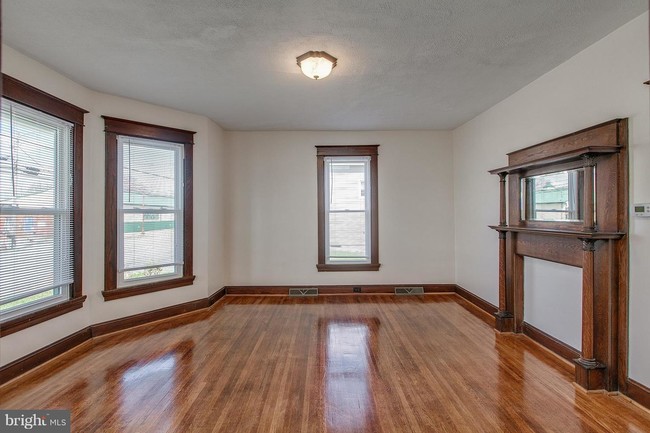 Foto del edificio - 3909 E Main St