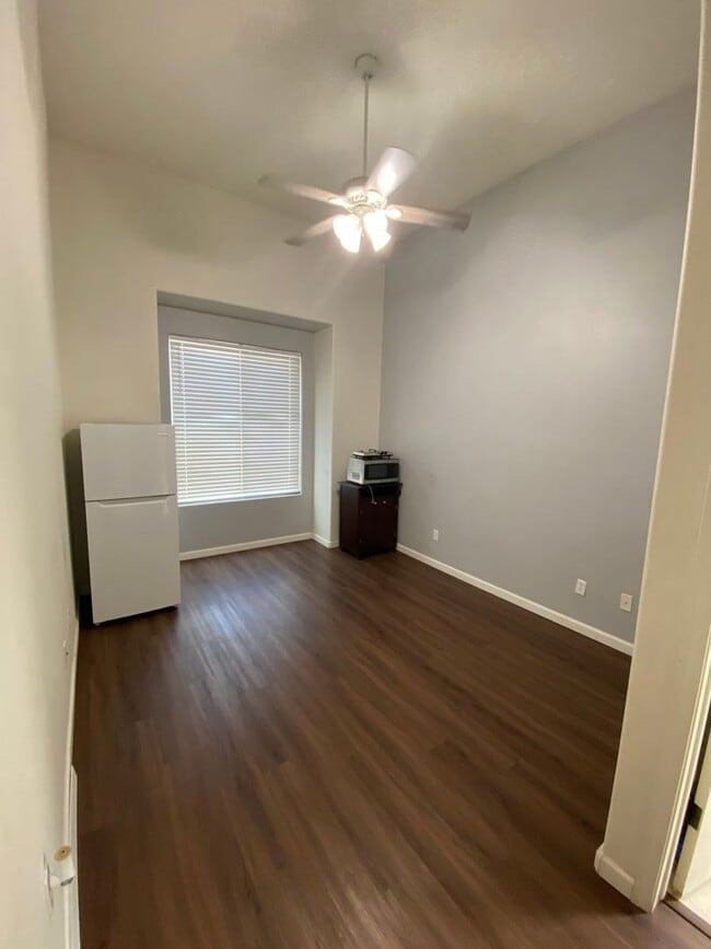 Building Photo - 1625 Belmont Ct