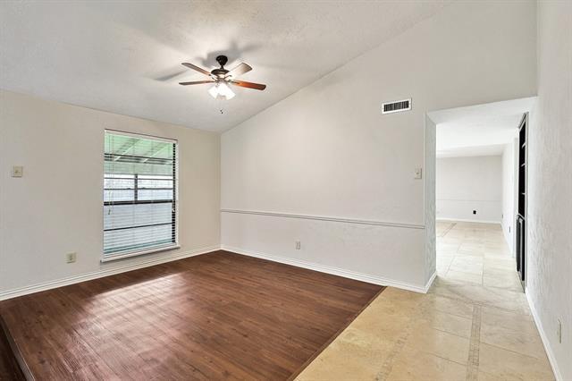 Foto del edificio - 804 Forest Glen Dr