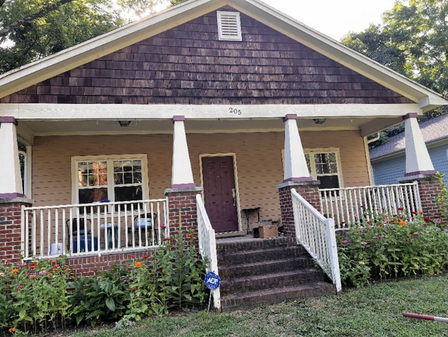 Building Photo - 205 Wellington St