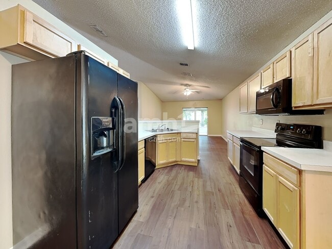 Foto del edificio - 7187 Rutland Ct