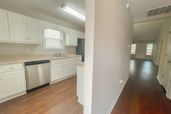 Building Photo - 3007 Abba Dr