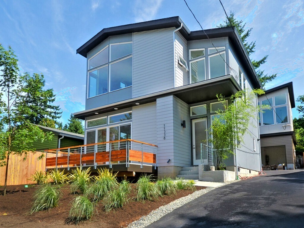 Primary Photo - Modern Matthew's Beach Home