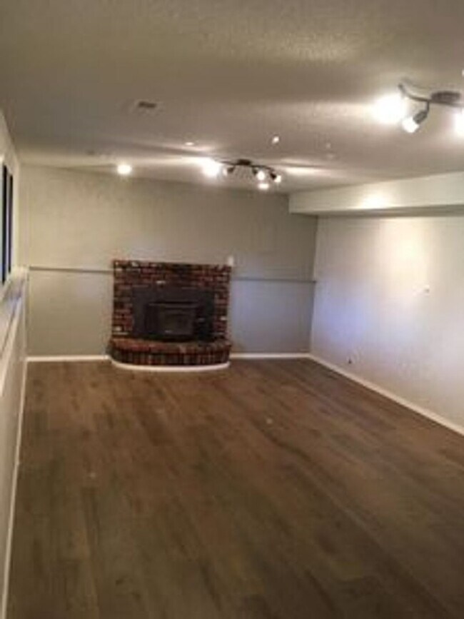 Foto del edificio - Spacious 5bd 2.5ba on the South Hill!