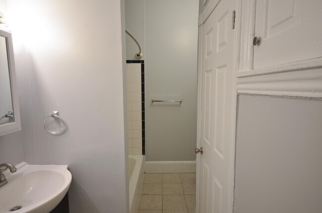 Building Photo - 5333 W Girard Ave