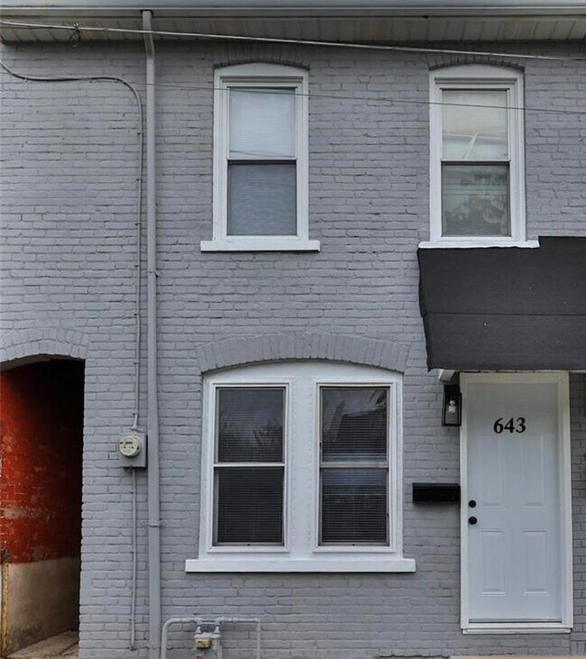 Building Photo - 643 Jischke St