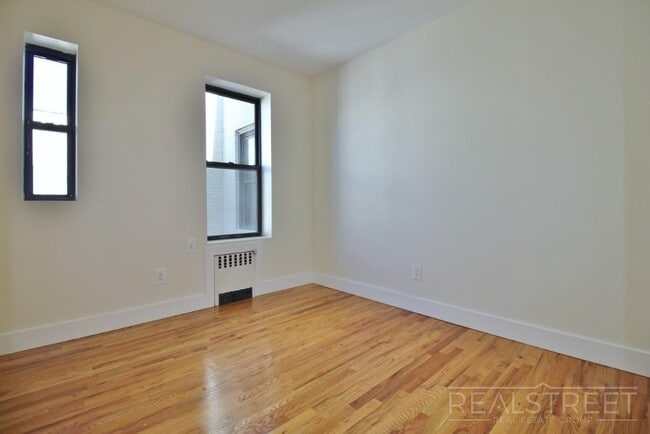 Foto del edificio - Magnificent 1 Bed PH Across the St from Prospect Park!