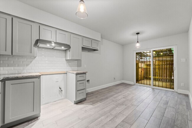 Foto del edificio - 9026 Kempwood Dr